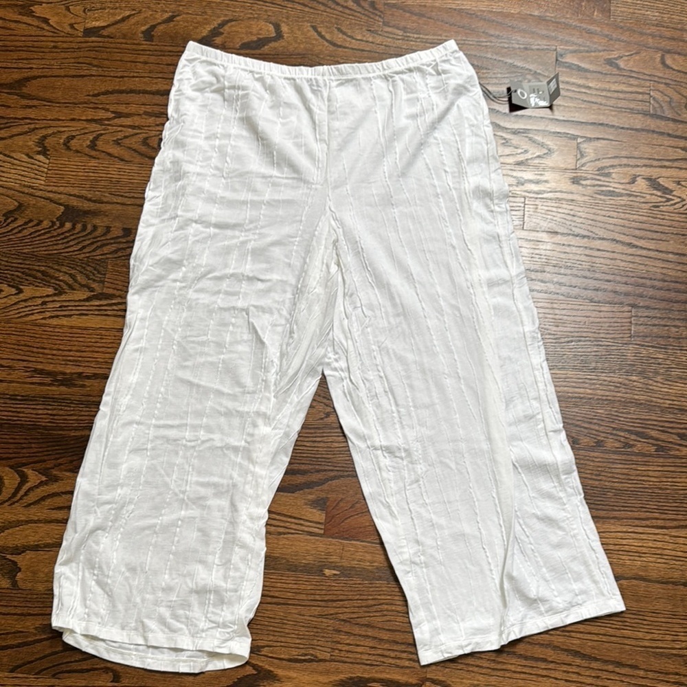 New with Tags Habitat White Cropped Pants.Size XL